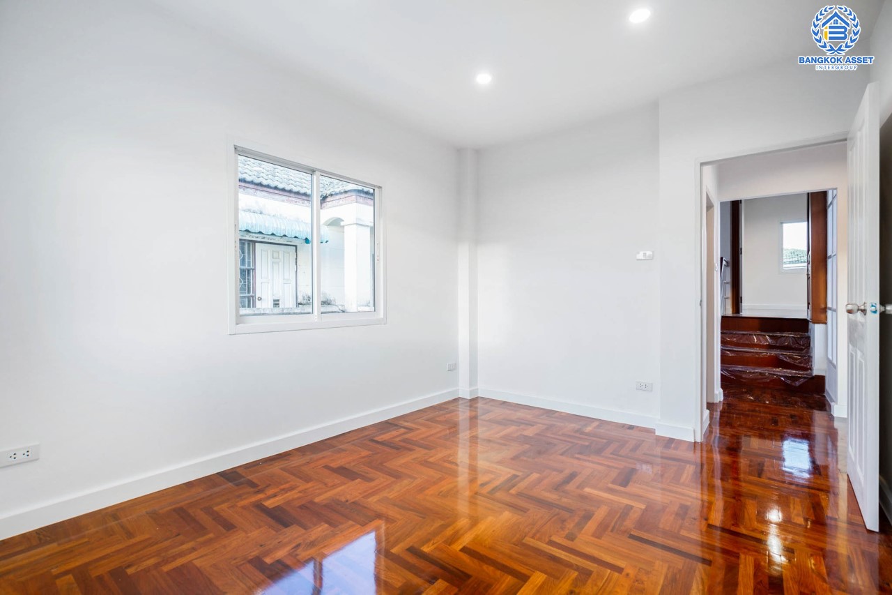 บ้านมือสองตกแต่งใหม่ ม.เศรณีวิลล่า บางใหญ่-กาญจนาภิเษก (บ้านกล้วย-ไทรน้อย) พร้อมทุกการเข้าอยู่ เนื้อที่ 50 ตร.ว. ฟังก์ชันพร้อม 3 ห้องนอน 3 ห้องน้ำ จอดรถได้ 2 คัน บนทำเลคุณภาพ! เชื่อมต่อ ถ.กาญจนาภิเษก ใกล้เซ็นทรัลเวสต์เกต และ รถไฟฟ้า "สถานีคลองบางไผ่"